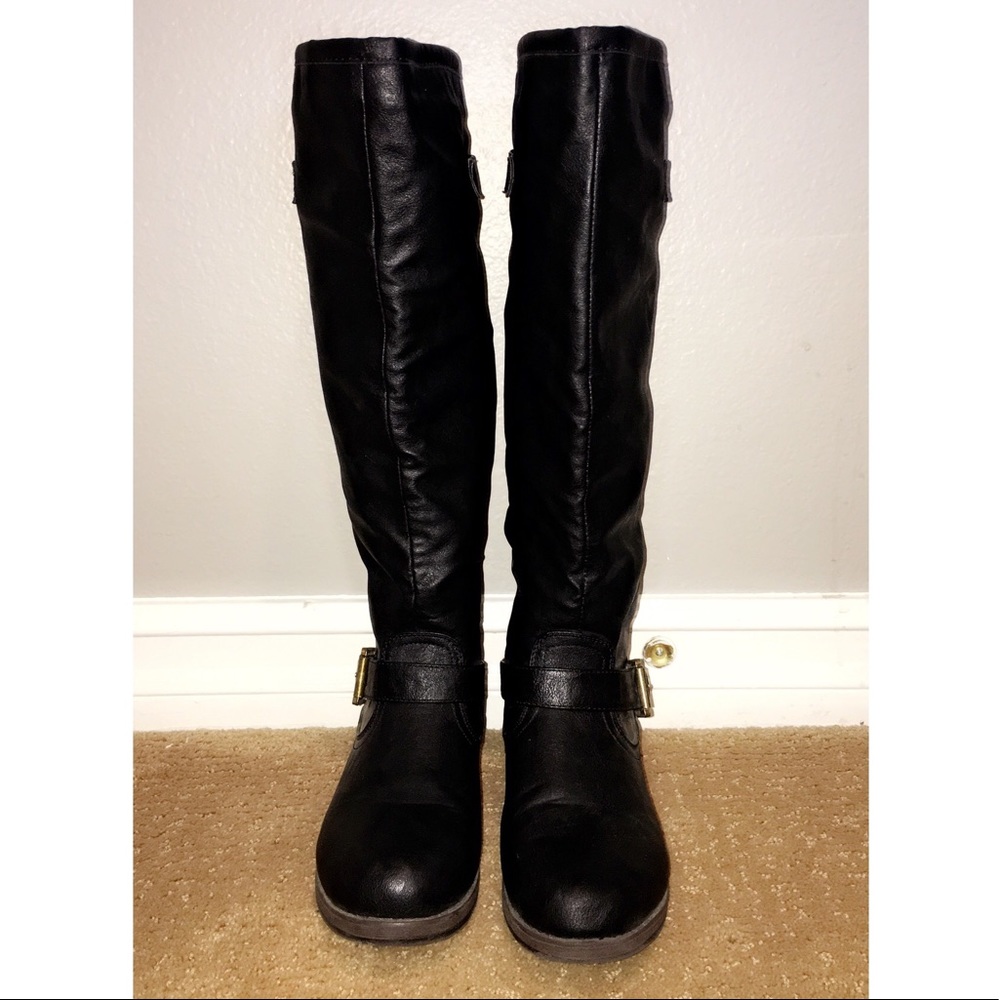 Black zip up boots!